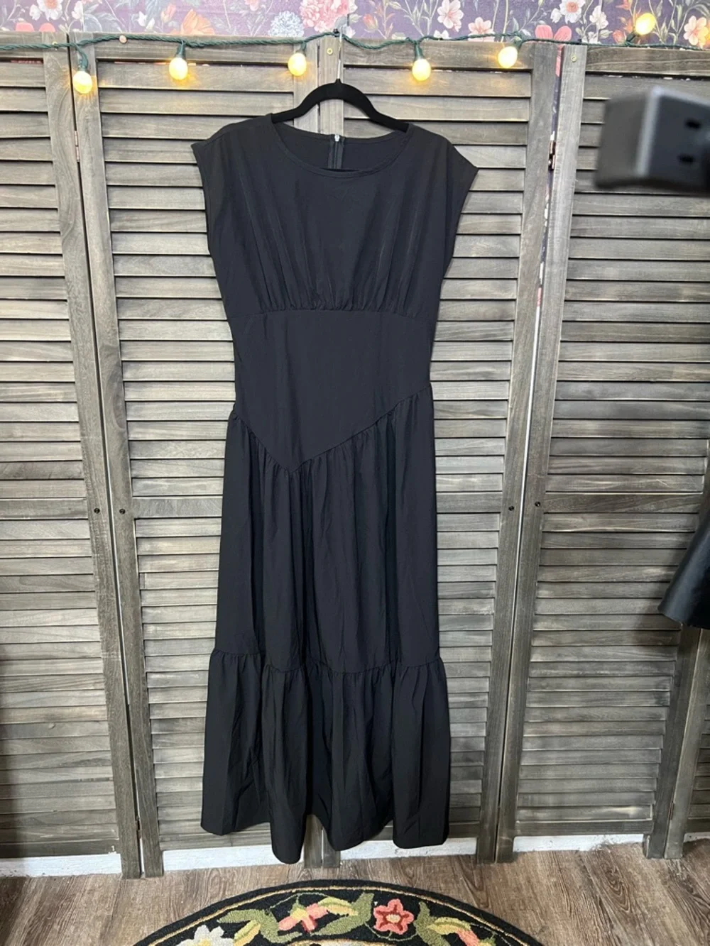 Black Tiered Midi Dress Sleeveless Fit & Flare Flowy Size L (No Tag) - Picture 2 of 4